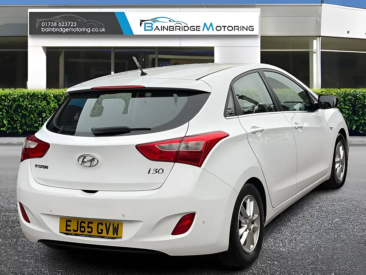 Used 2015 Hyundai i30 Se Blue Drive White - Interior and Exterior details 3