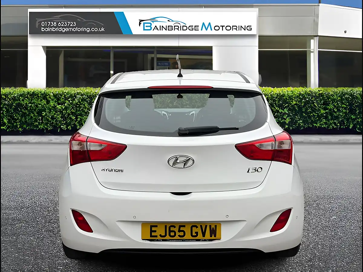 Used 2015 Hyundai i30 Se Blue Drive White - Interior and Exterior details 4