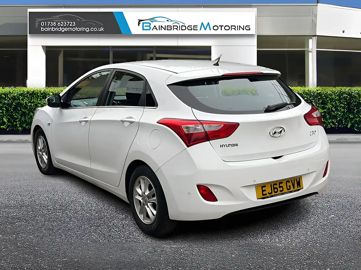 Used 2015 Hyundai i30 Se Blue Drive White - Interior and Exterior details 5