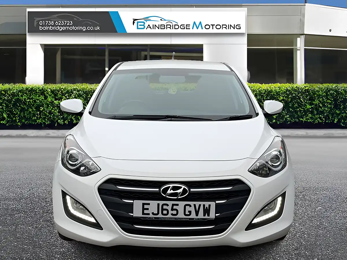 Used 2015 Hyundai i30 Se Blue Drive White - Interior and Exterior details 8