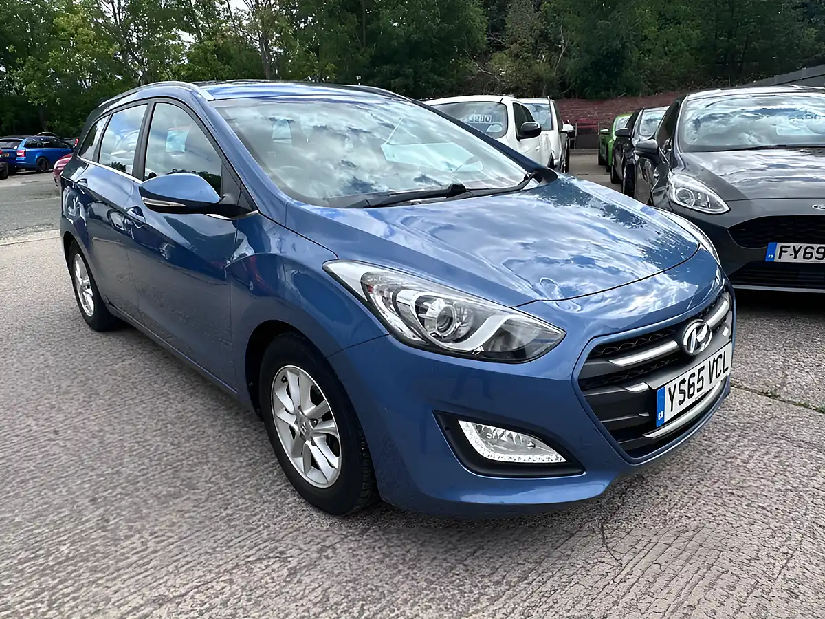 Used 2015 Hyundai i30 Se Nav Tourer Blue - Front View