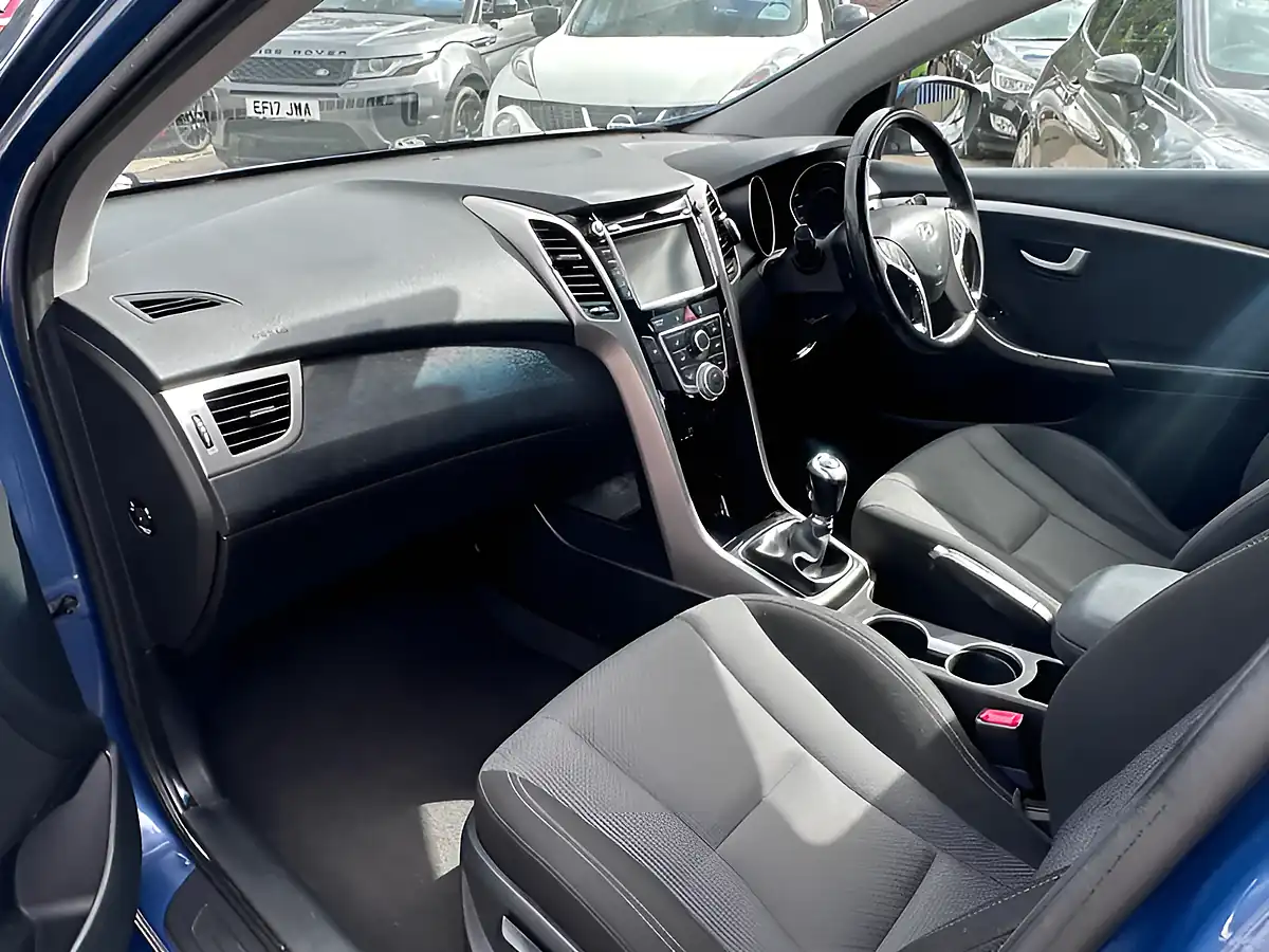 Used 2015 Hyundai i30 Se Nav Tourer Blue - Interior and Exterior details 10