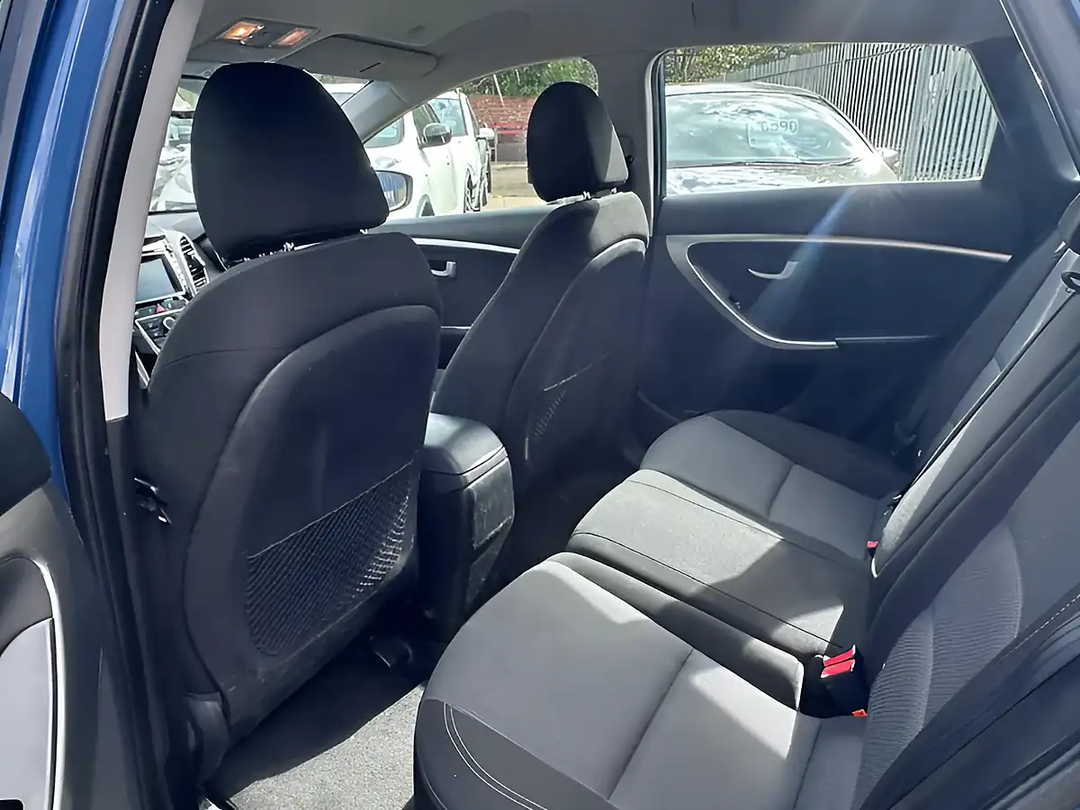 Used 2015 Hyundai i30 Se Nav Tourer Blue - Interior and Exterior details 11