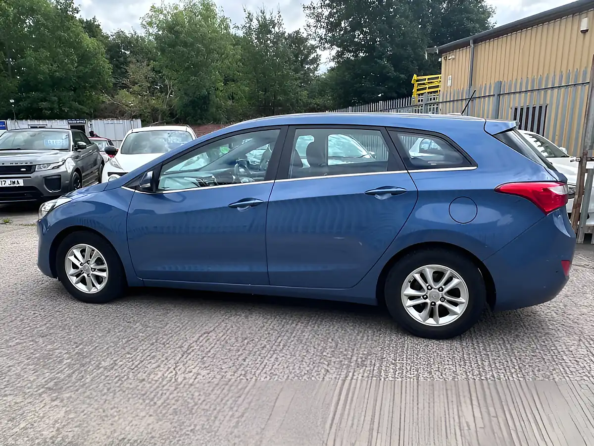 Used 2015 Hyundai i30 Se Nav Tourer Blue - Interior and Exterior details 3