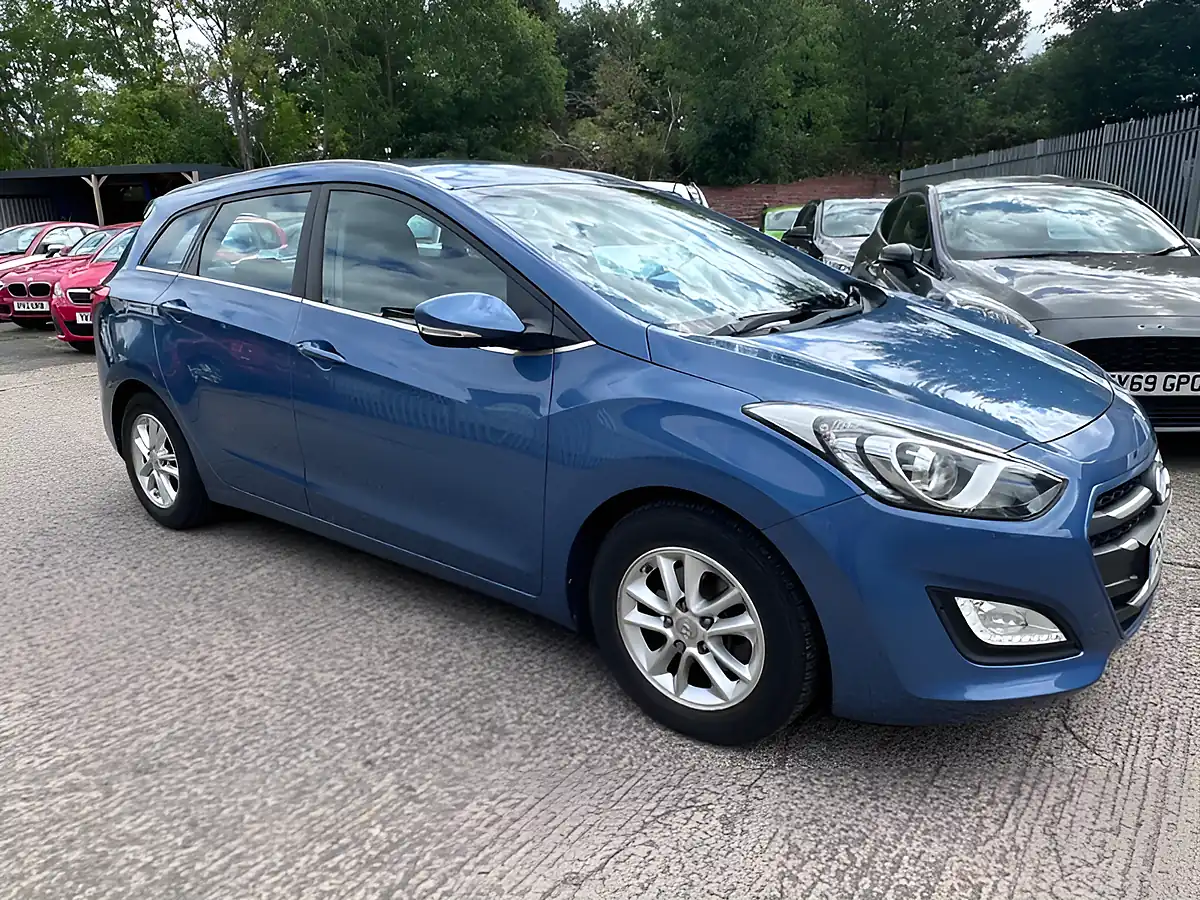 Used 2015 Hyundai i30 Se Nav Tourer Blue - Interior and Exterior details 4