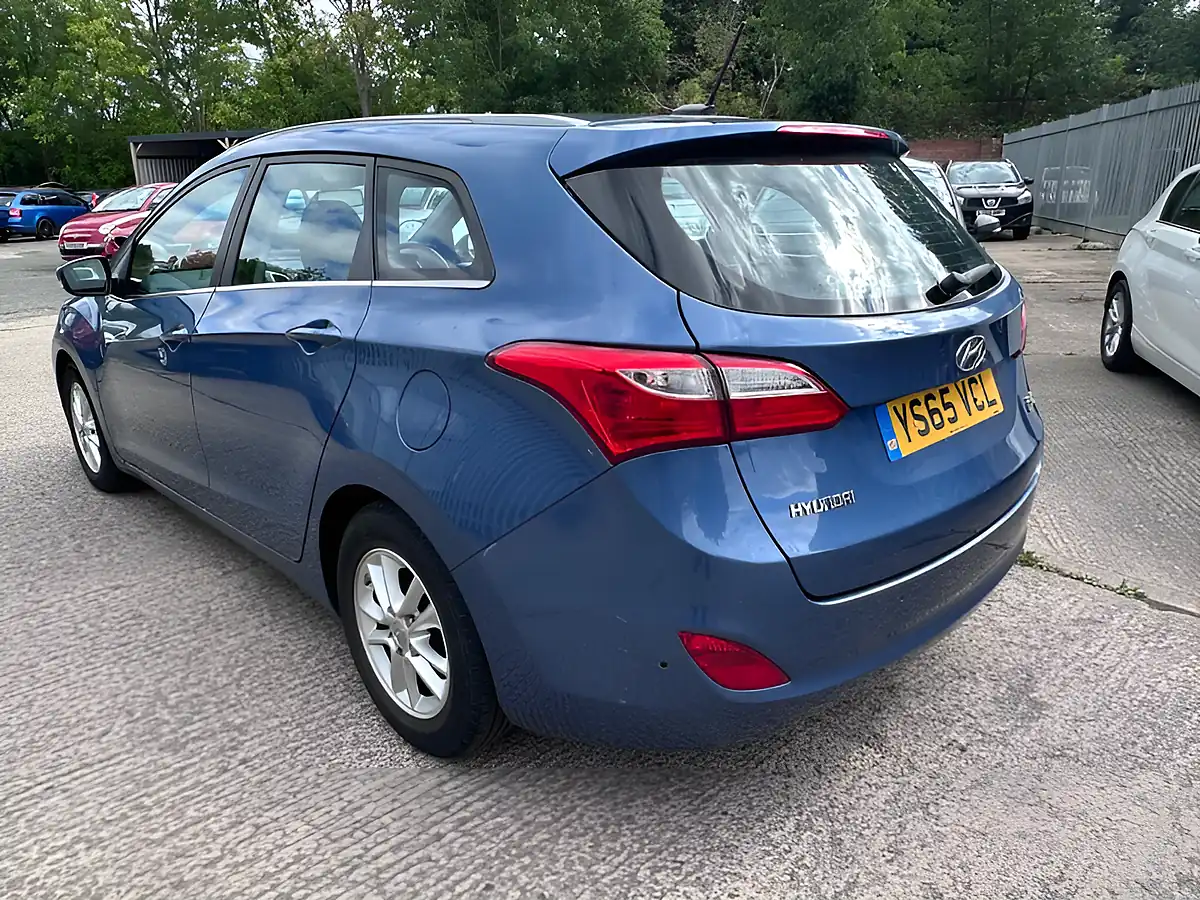 Used 2015 Hyundai i30 Se Nav Tourer Blue - Interior and Exterior details 8