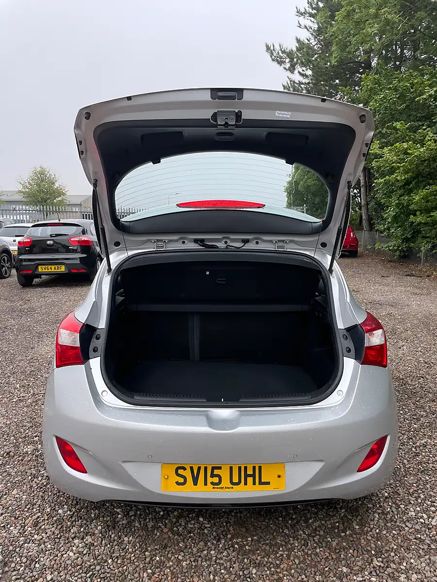 Used 2015 Hyundai I30 Se Silver - Interior and Exterior details 10