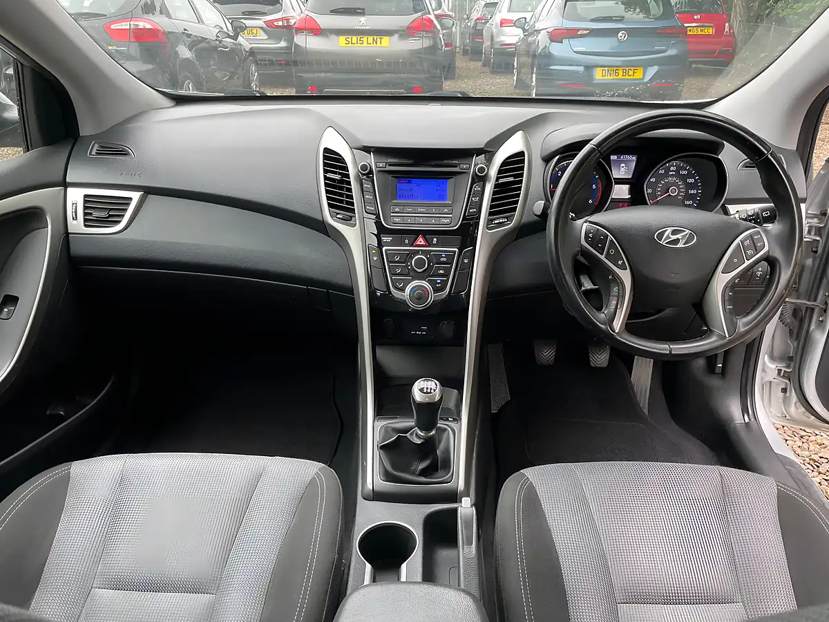 Used 2015 Hyundai I30 Se Silver - Interior and Exterior details 12