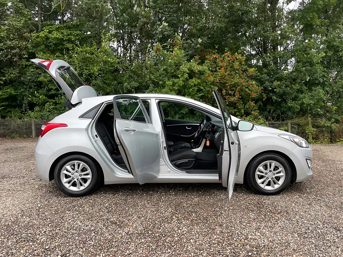 Used 2015 Hyundai I30 Se Silver - Interior and Exterior details 7