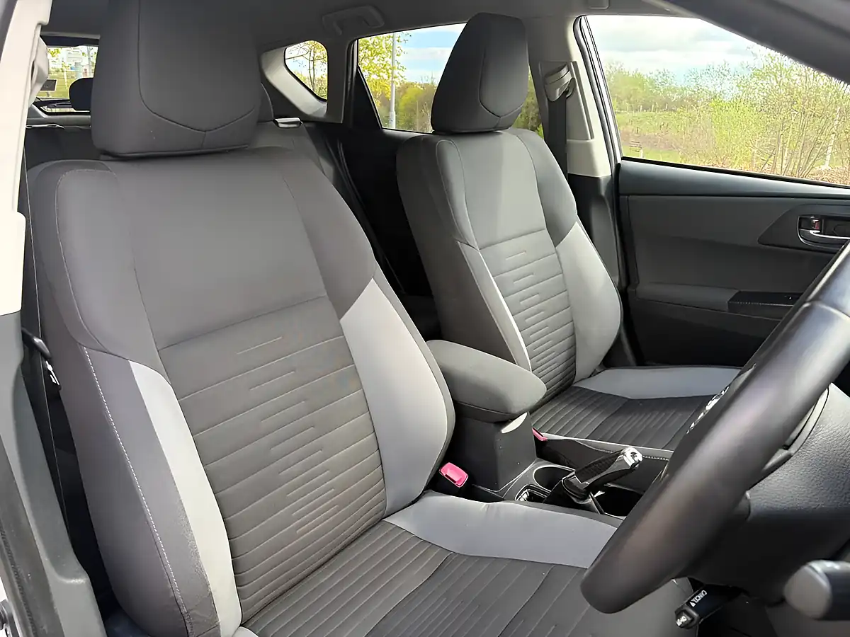 Used 2015 Hyundai i30 Silver - Interior and Exterior details 10