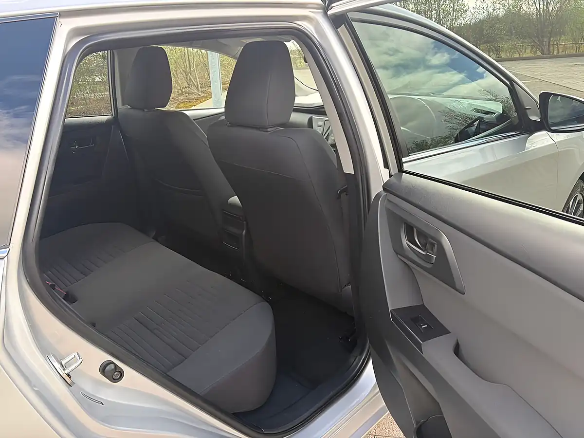 Used 2015 Hyundai i30 Silver - Interior and Exterior details 15