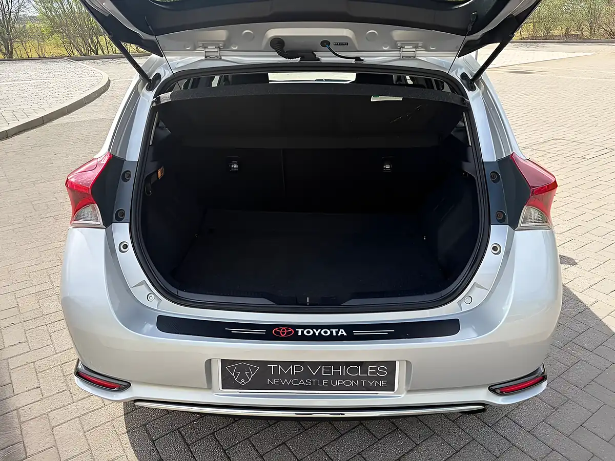 Used 2015 Hyundai i30 Silver - Interior and Exterior details 18