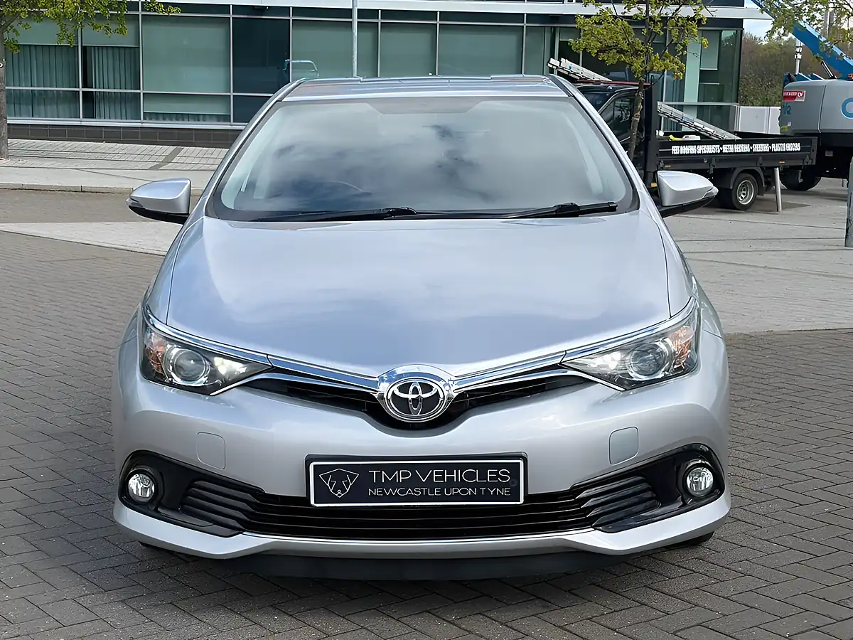 Used 2015 Hyundai i30 Silver - Interior and Exterior details 8