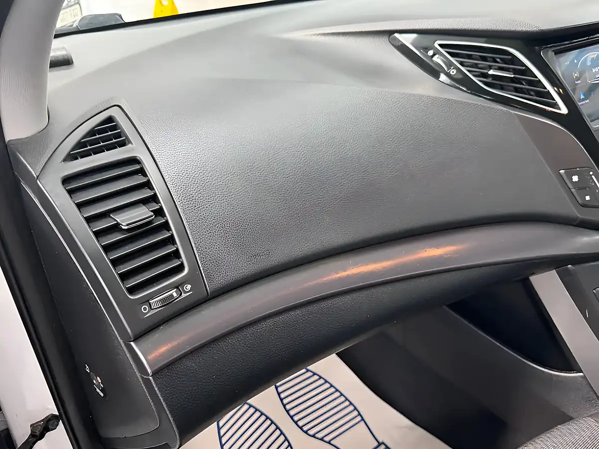 Used 2015 Hyundai i40 Active White - Interior and Exterior details 16