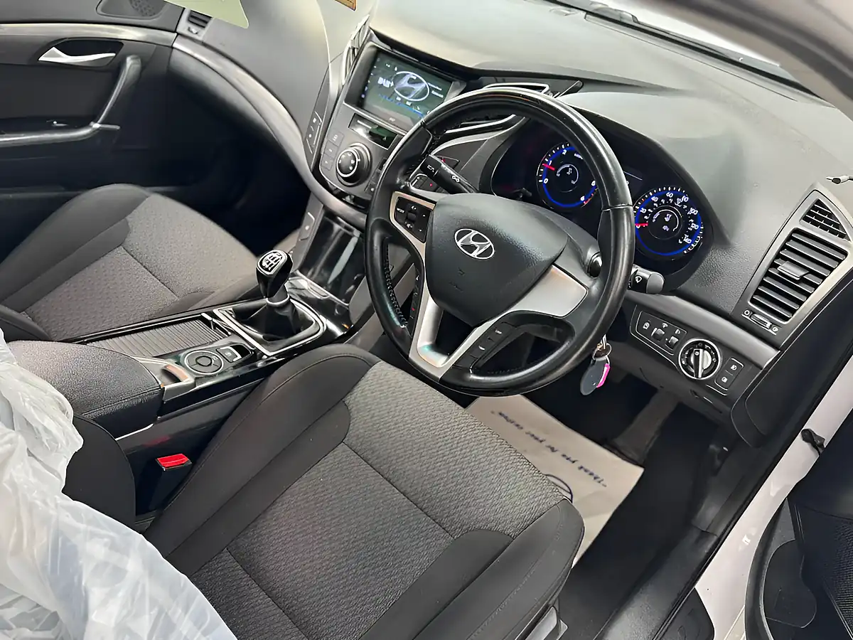 Used 2015 Hyundai i40 Active White - Interior and Exterior details 3