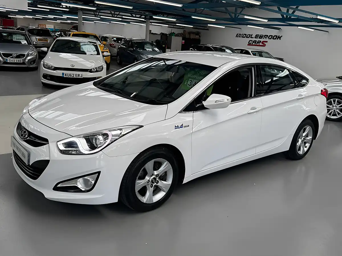 Used 2015 Hyundai i40 Active White - Interior and Exterior details 9