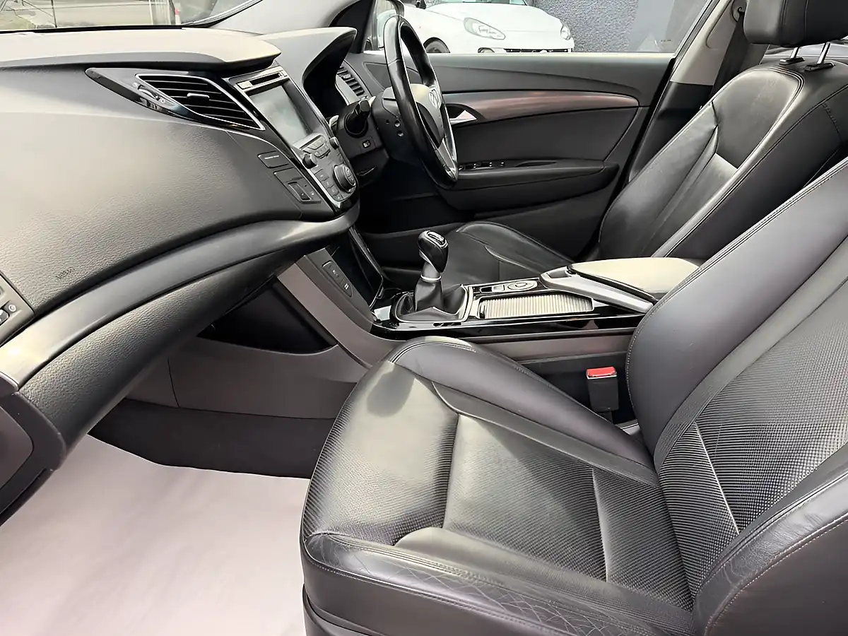 Used 2015 Hyundai i40 Premium Silver - Interior and Exterior details 13