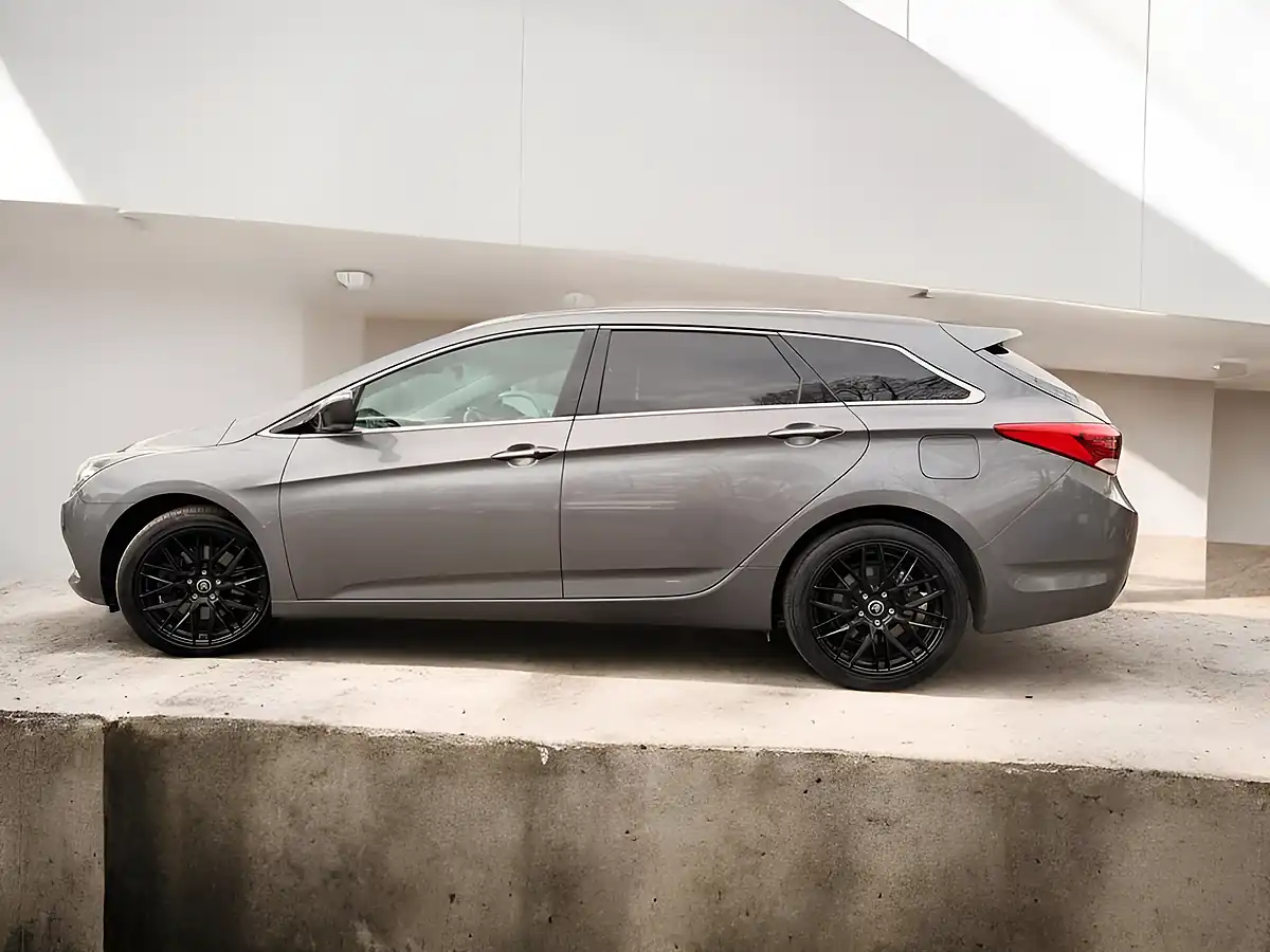 Used 2015 Hyundai i40 Premium Silver - Interior and Exterior details 3