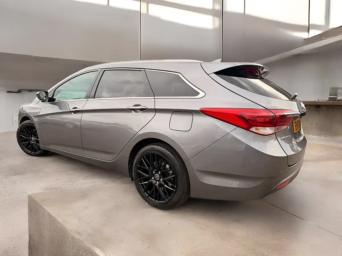 Used 2015 Hyundai i40 Premium Silver - Interior and Exterior details 4
