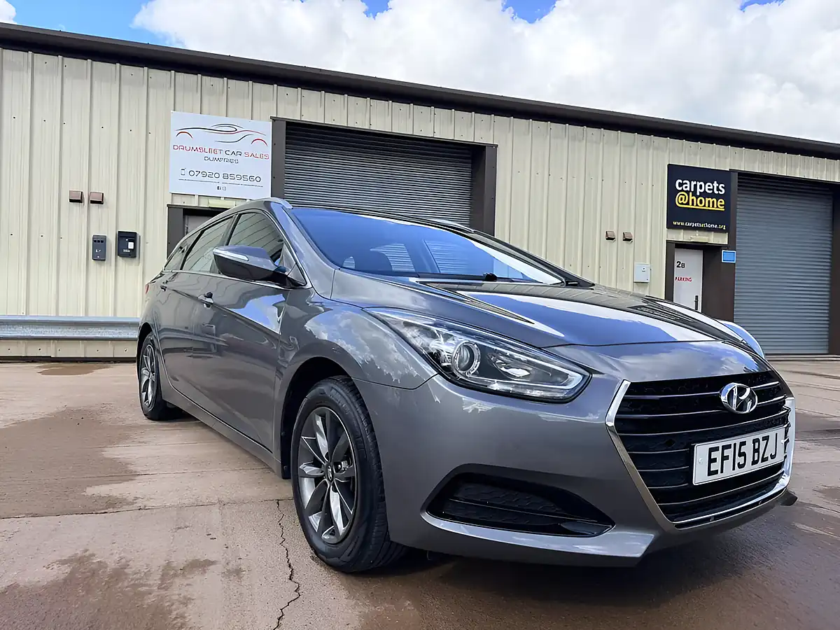 Used 2015 Hyundai I40 S Tourer Silver - Front View
