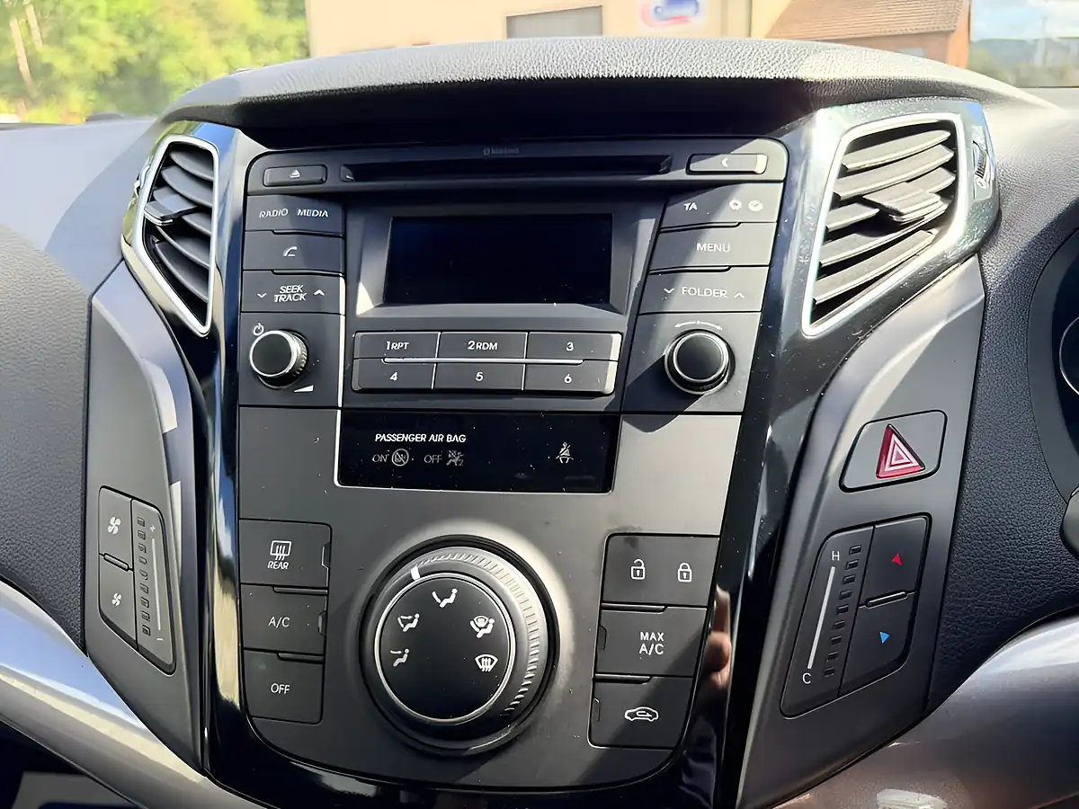 Used 2015 Hyundai I40 S Tourer Silver - Interior and Exterior details 11