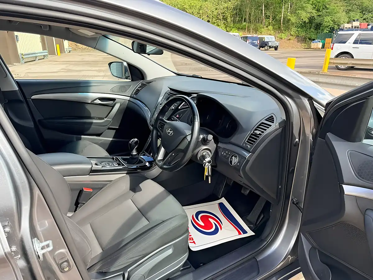 Used 2015 Hyundai I40 S Tourer Silver - Interior and Exterior details 17