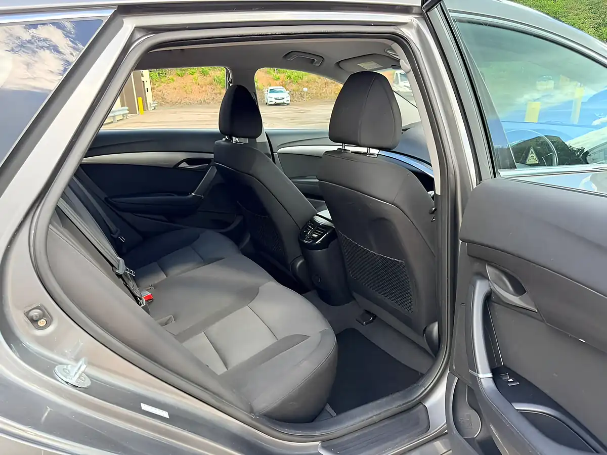 Used 2015 Hyundai I40 S Tourer Silver - Interior and Exterior details 18
