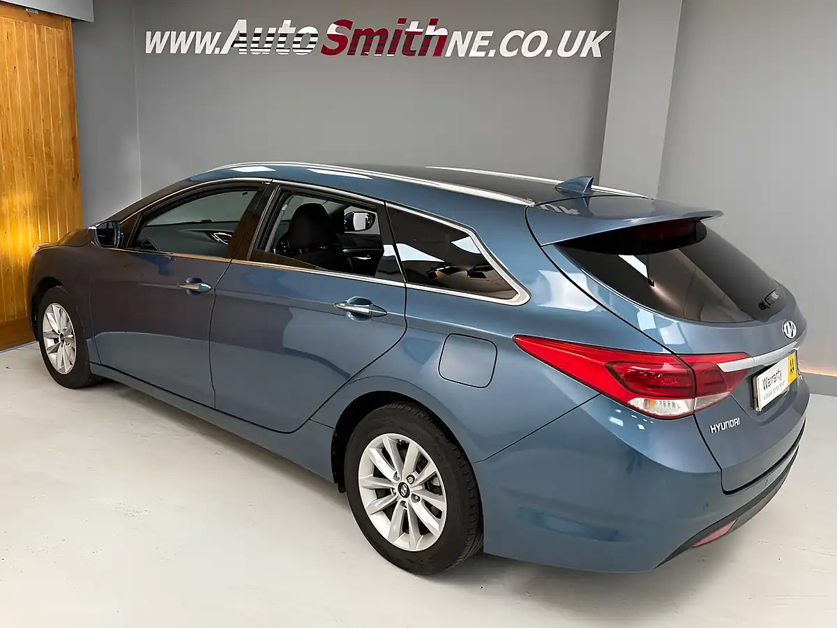 Used 2015 Hyundai i40 Se Nav Tourer Blue - Interior and Exterior details 18