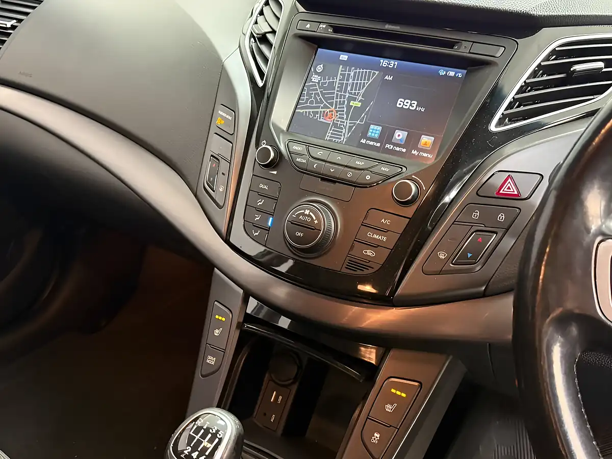 Used 2015 Hyundai i40 Se Nav Tourer Blue - Interior and Exterior details 4