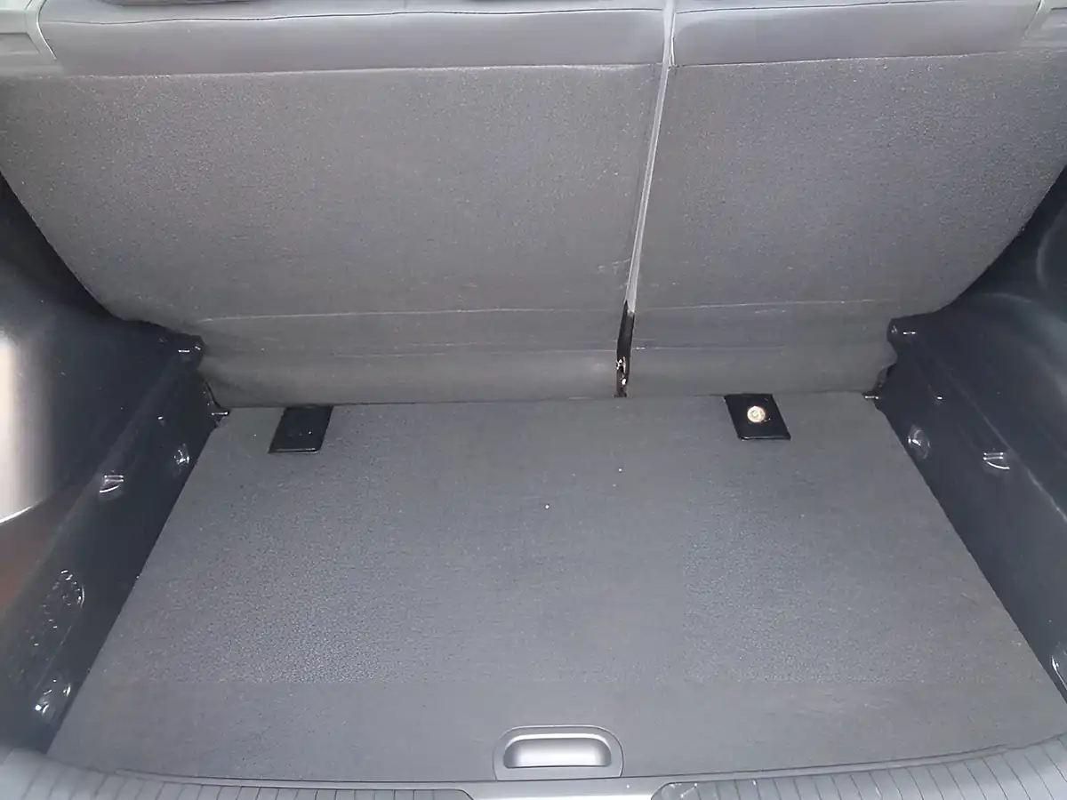 Used 2015 Hyundai ix20 Active Blue - Interior and Exterior details 13