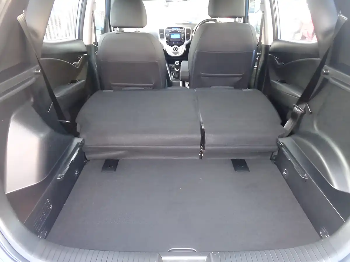Used 2015 Hyundai ix20 Active Blue - Interior and Exterior details 16