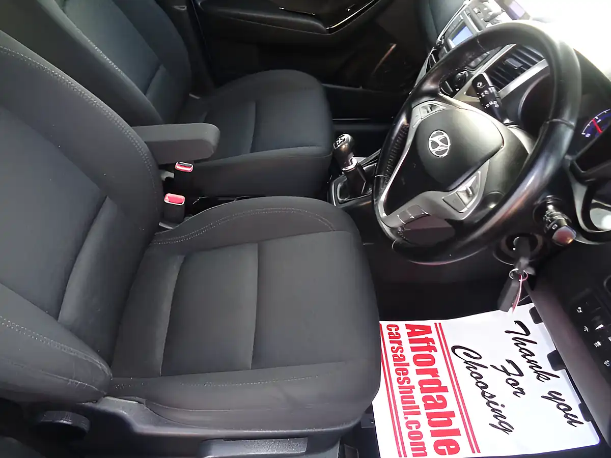 Used 2015 Hyundai ix20 Active Blue - Interior and Exterior details 5