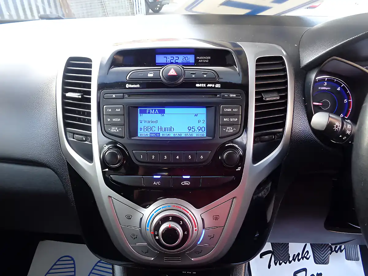 Used 2015 Hyundai ix20 Active Blue - Interior and Exterior details 8