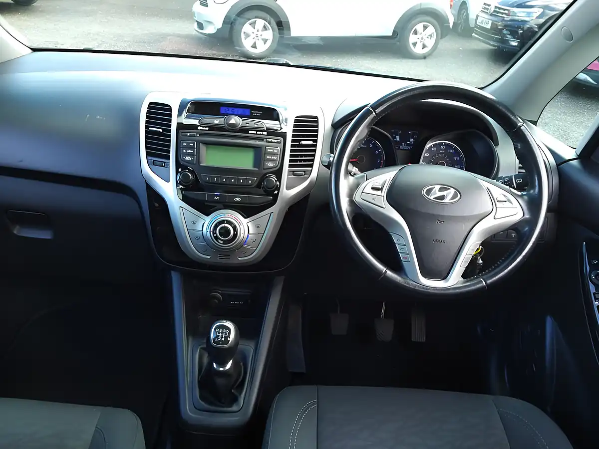 Used 2015 Hyundai ix20 Style White - Interior and Exterior details 12
