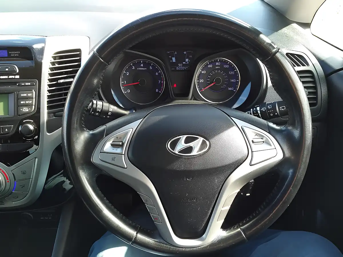 Used 2015 Hyundai ix20 Style White - Interior and Exterior details 16
