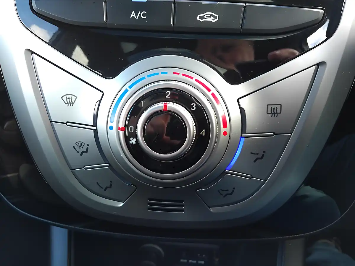 Used 2015 Hyundai ix20 Style White - Interior and Exterior details 17