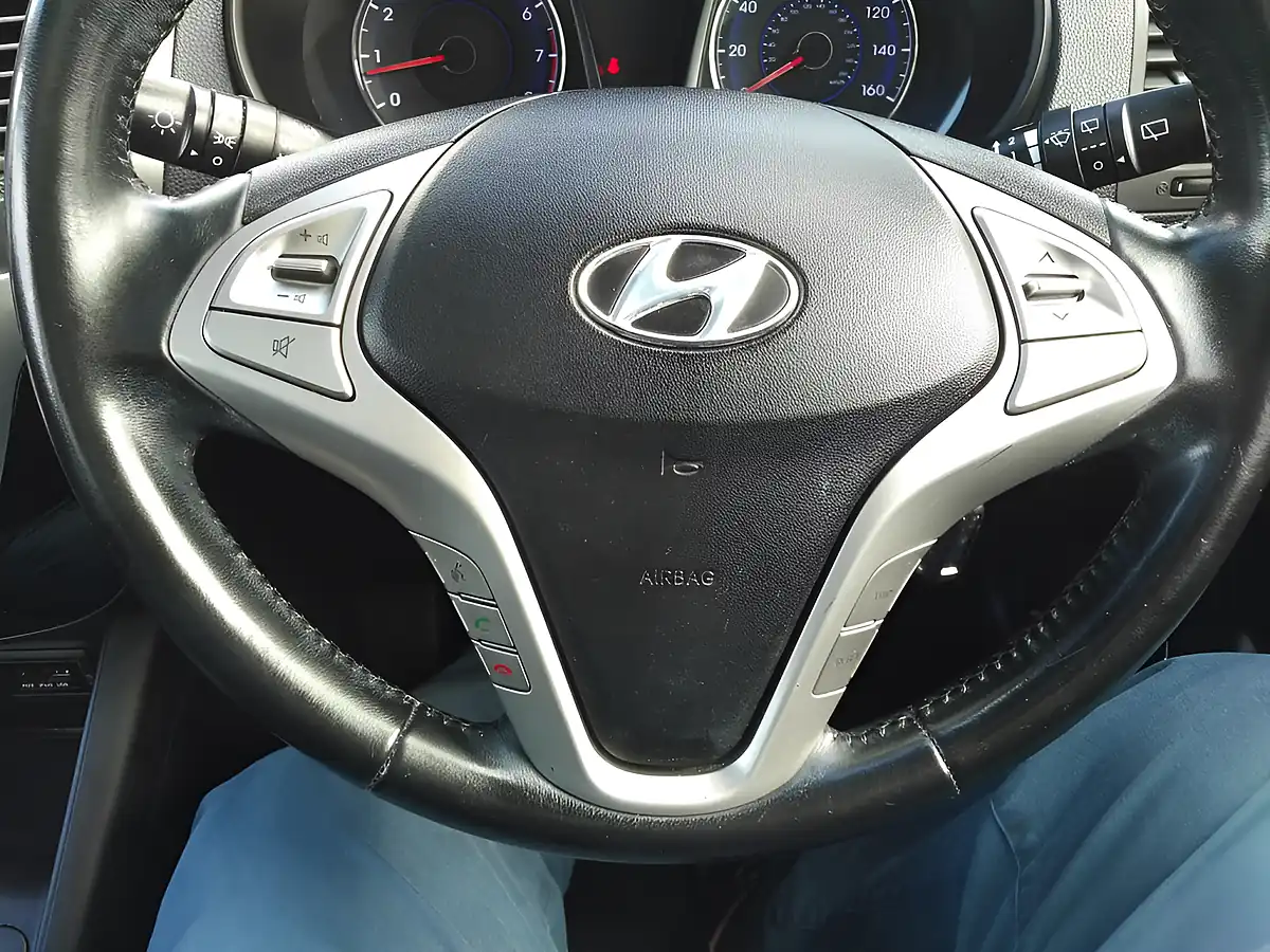 Used 2015 Hyundai ix20 Style White - Interior and Exterior details 20