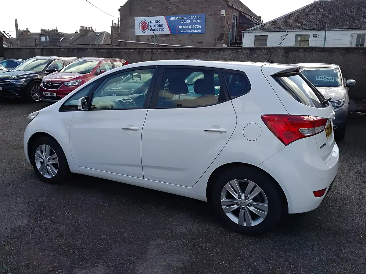 Used 2015 Hyundai ix20 Style White - Interior and Exterior details 4