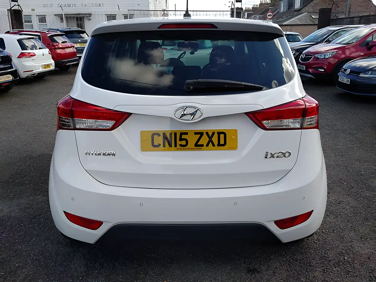 Used 2015 Hyundai ix20 Style White - Interior and Exterior details 6
