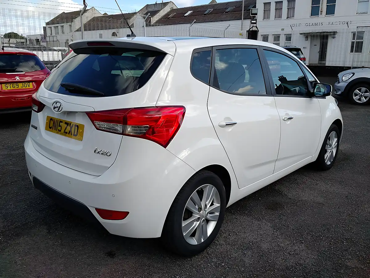 Used 2015 Hyundai ix20 Style White - Interior and Exterior details 7