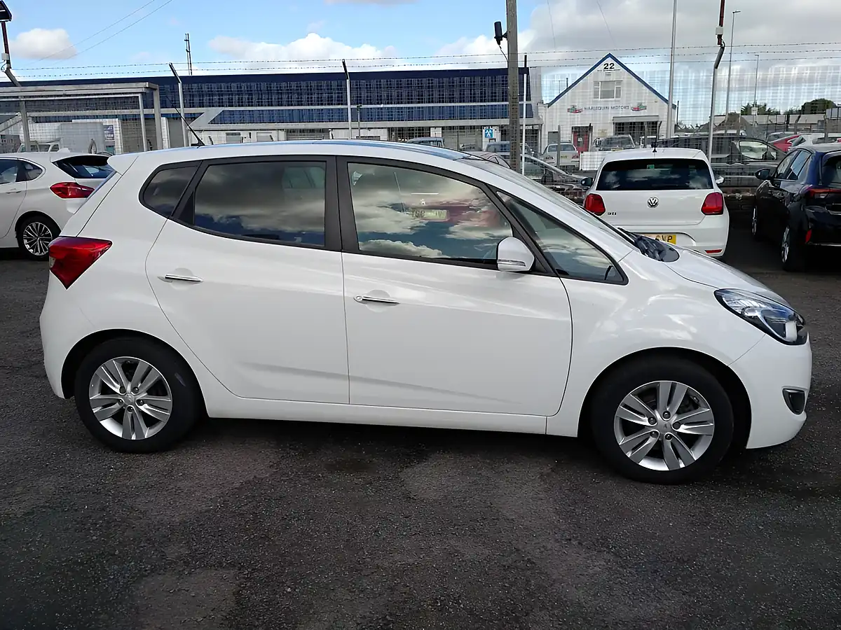 Used 2015 Hyundai ix20 Style White - Interior and Exterior details 9