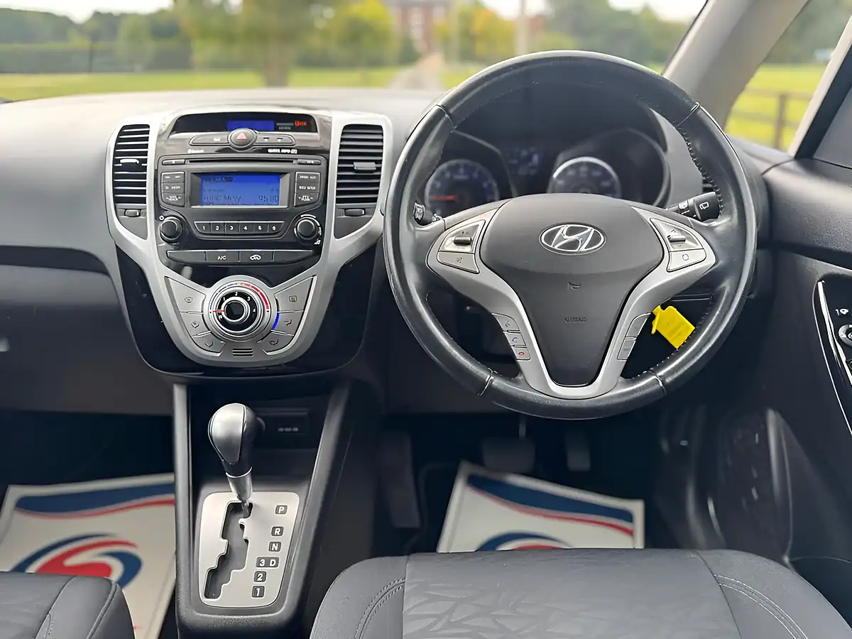 Used 2015 Hyundai Ix20 Style White - Interior and Exterior details 13
