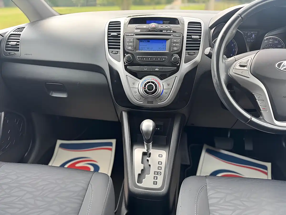Used 2015 Hyundai Ix20 Style White - Interior and Exterior details 15