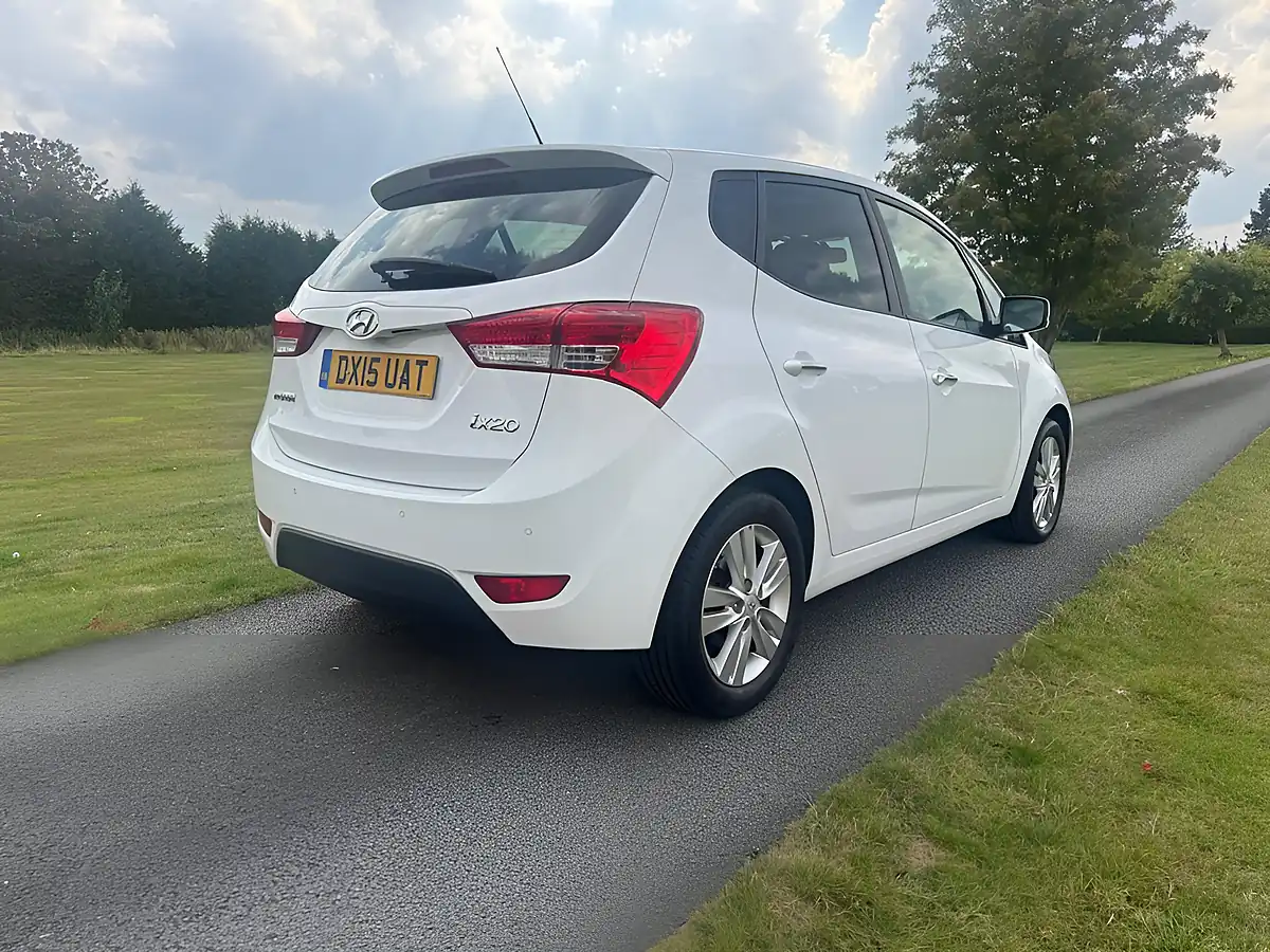 Used 2015 Hyundai Ix20 Style White - Interior and Exterior details 3