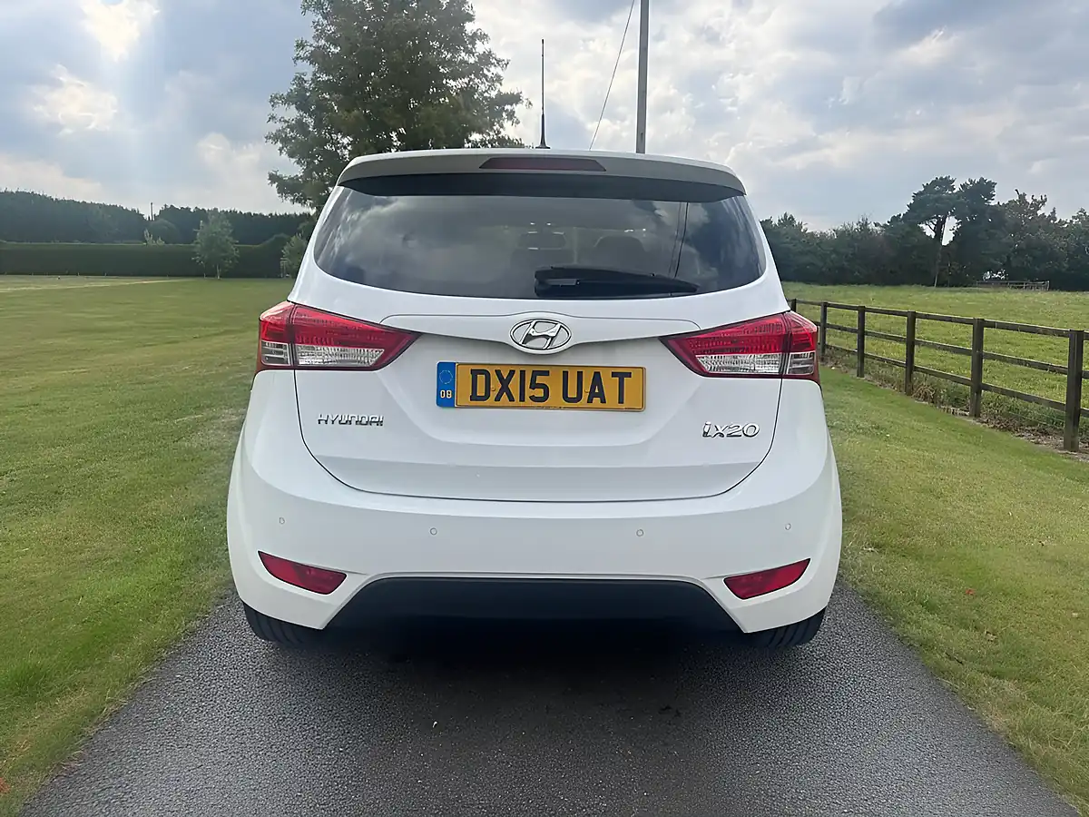 Used 2015 Hyundai Ix20 Style White - Interior and Exterior details 4