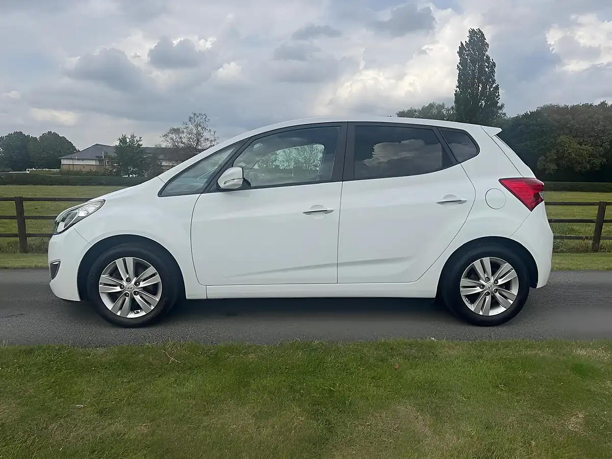 Used 2015 Hyundai Ix20 Style White - Interior and Exterior details 6