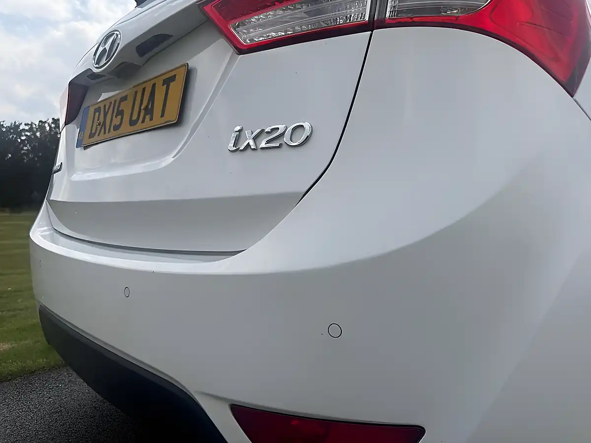 Used 2015 Hyundai Ix20 Style White - Interior and Exterior details 9