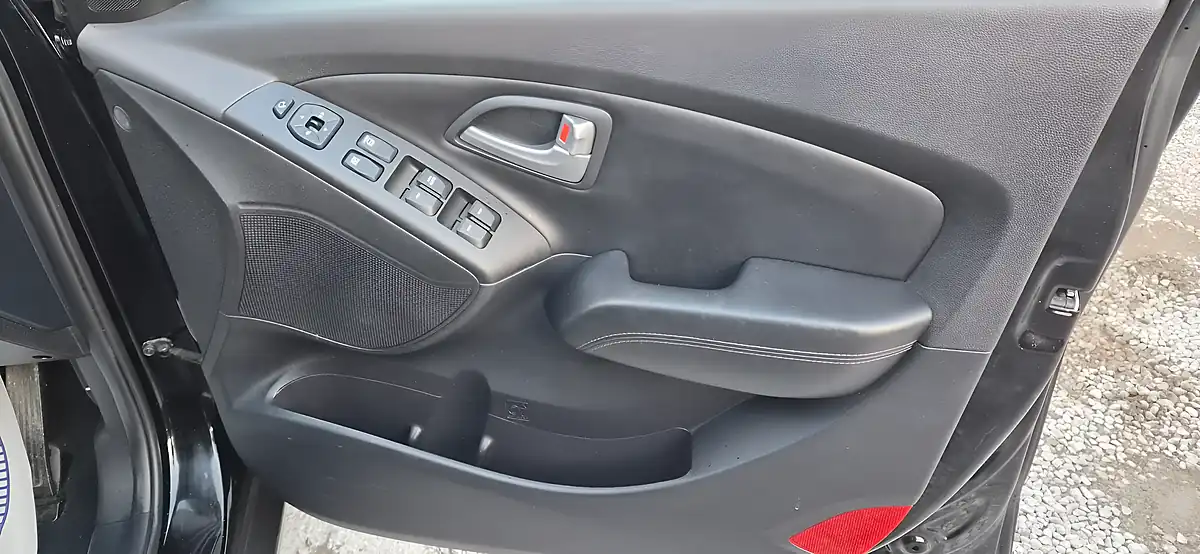 Used 2015 Hyundai IX35 Premium Black - Interior and Exterior details 10