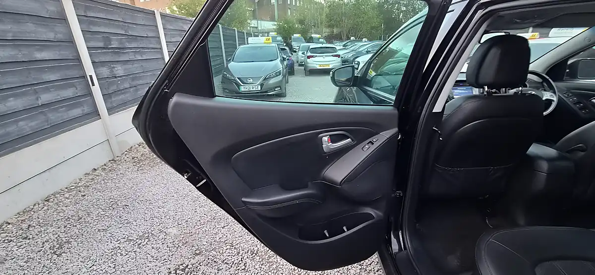 Used 2015 Hyundai IX35 Premium Black - Interior and Exterior details 17