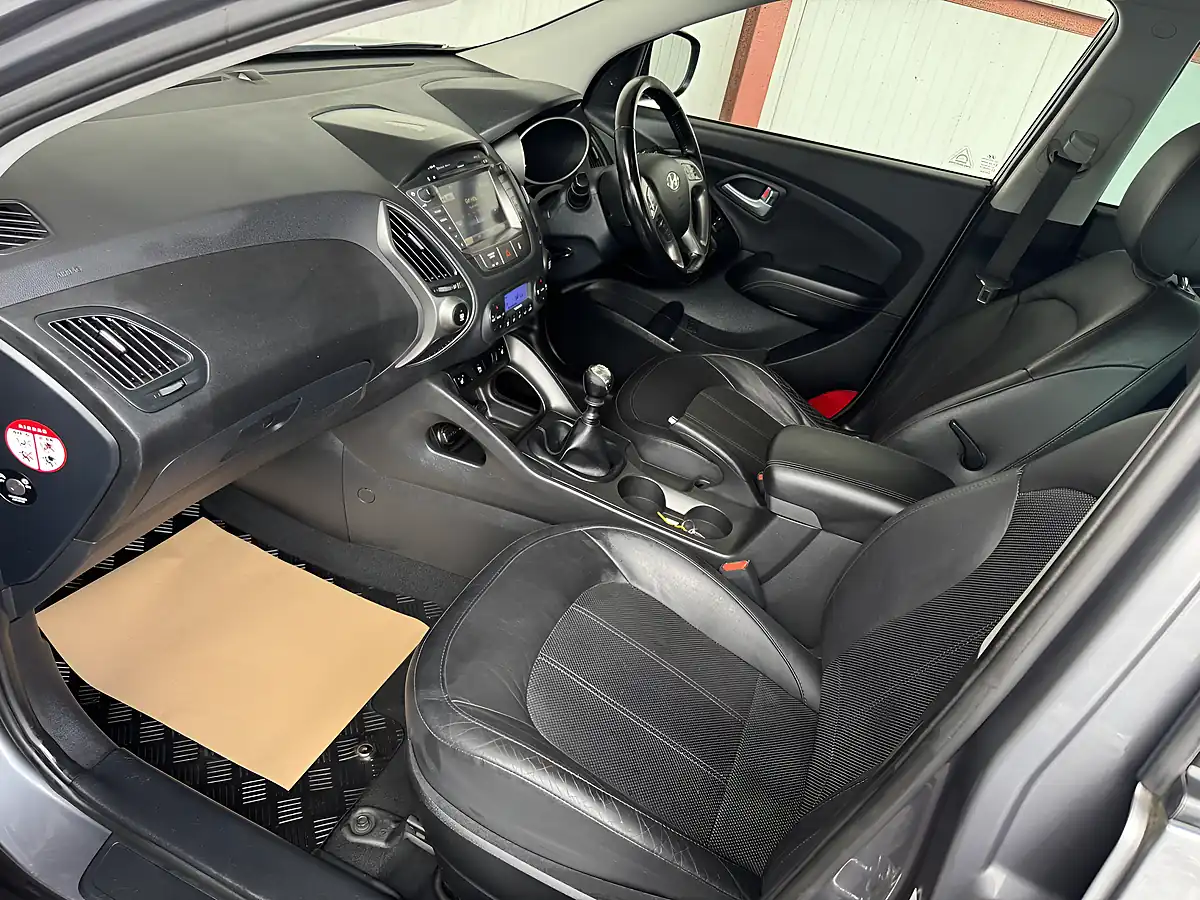 Used 2015 Hyundai IX35 Premium Grey - Interior and Exterior details 10